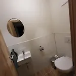Anna *